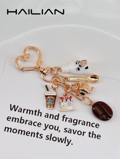 HAILIAN Este mini accesorio de bolso con tema de café es un hermoso regalo para los amantes del café, elaborado en aleación. Trae la atmósfera de una cafetería a tu bolso, con una escena 3D de una cafetería adornada con fragantes granos de café, una cafetera y una taza (para preparar y disfrutar del café), leche para agregar sabor y una cuchara para revolver. Recrea perfectamente la escena de la cafetería y se puede usar como un accesorio de bolso, llavero de coche o un pequeño regalo para familiares y amigos en cumpleaños u ocasiones festivas.