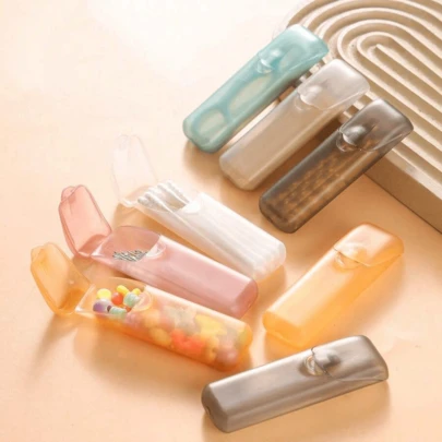 1 hộp đựng đồ nhỏ gọn, di động, hộp đựng đồ du lịch dùng để đựng thuốc, tăm bông, chỉ nha khoa, mỹ phẩm, phụ kiện phòng tắm.