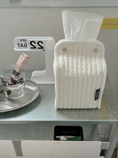 Minimalistischer schwarz-weißer Punkte Taschentuchbox und Servietten Halter für Zuhause und Büro, koreanischer Stil Schreibtisch Organizer, vielseitiger Taschentuch Spender, Büro Schreibtisch Dekoration, Wohnzimmer Akzent, Küchen Arbeitsplatten Accessoire, Begleiter für Schreibtisch, Badezimmer Waschtisch Muss-haben, klare Linien und klassischer Kontrast, ordentliche Präsentation, praktisches Nachfüllsystem, robuste Oberfläche, platzsparendes Design, durchdachtes Geschenk für stilbewusste Haushalte