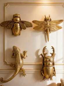 Juego de decoración de pared colgante de resina con insecto y lagarto dorados - Arte de pared animal vintage adecuado para la sala de estar y la entrada | Escultura decorativa dorada de lujo adecuada para decoración interior ecléctica y minimalista | Decoración colgante de pared duradera y hecha a mano - Multicolor - Ver 1