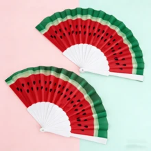 1个夏季西瓜折叠扇，创意水果造型折叠扇，便携式折叠扇，拍照道具，清凉舒爽扇，复古清新拍照扇，布艺折叠工艺扇，塑料框架，易于携带和存放，夏季降温小工具，派对装饰西瓜扇，夏季主题活动道具 - 彩色 - 查看 5