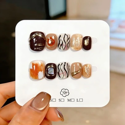 10 Pieces Of Handcrafted Press-On False Nail Art Pieces, Short Nails With Irregular Line Patterns, Gradient Art And Mirror Powder Finish. These Beautiful And Cute Fake Nails Are Reusable, Easy To Apply And Remove. They Can Slim And Brighten The Look Of Your Hands, Suitable For Women And Girls For Parties, Weddings, Daily Wear And DIY Manicures. Comes With A Tool Kit. Handmade Nail Patches, Fake Nails, Manicure Supplies.