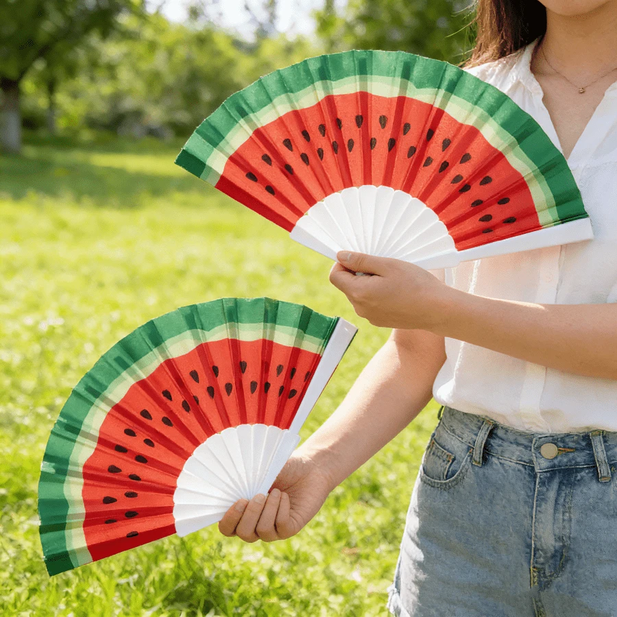 1个夏季西瓜折叠扇，创意水果造型折叠扇，便携式折叠扇，拍照道具，清凉舒爽扇，复古清新拍照扇，布艺折叠工艺扇，塑料框架，易于携带和存放，夏季降温小工具，派对装饰西瓜扇，夏季主题活动道具 - 彩色 - 查看 1