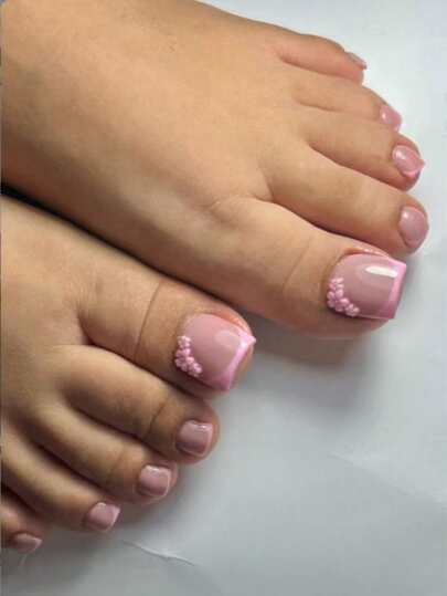 升级你的美甲风格！24片短方形脚趾甲贴片，粉色法式亮面全覆盖脚趾甲套装，配有粉色花朵贴纸，包含1片果冻胶和1个指甲锉，适合派对、婚礼和日常佩戴。