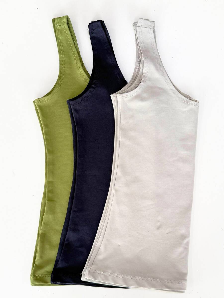 Kit Of 3 Stylish Women's Tank Tops, Blogger-Style, Premium Outfit For The Gym And Bodybuilding. - 綠色,灰色和黑色 - 查看 1