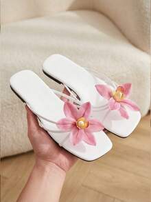 planare 新款女士粉色3D立体花卉装饰平底凉鞋,白色套脚沙滩拖鞋,适合夏季海滩、度假、婚礼等场合 - 白色加粉色花 - 查看 3