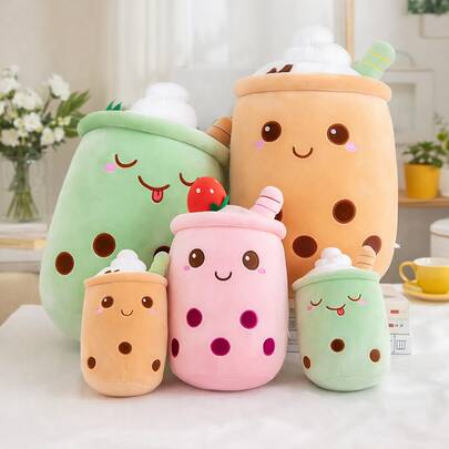 可爱的25厘米/9.84英寸奶茶杯毛绒玩具，柔软的聚酯纤维填充，适合床头装饰/桌面摆件，是送给孩子和学生的完美礼物，也是毕业季、婚礼回礼、生日礼物的理想选择。