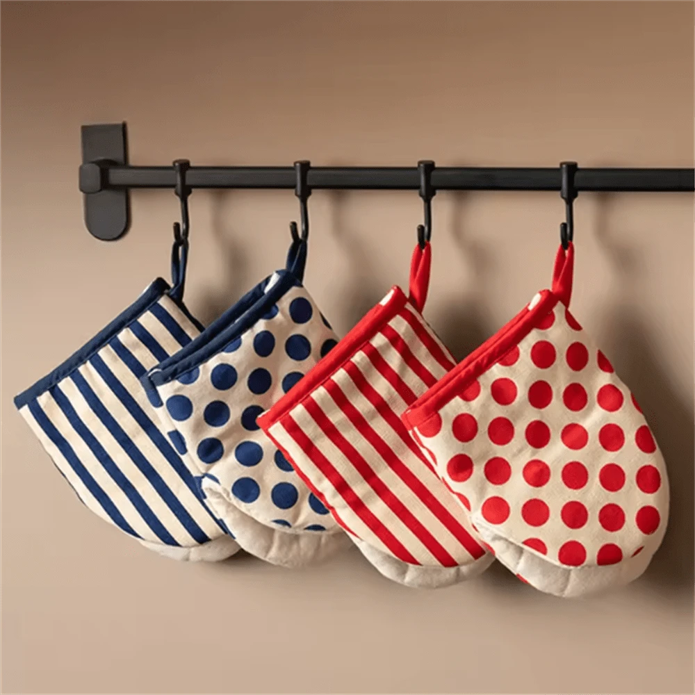 Style Polka Dot Heat-Resistant Oven Mitts For Home Use,Japanese Microwave Gloves Kitchen Gloves Heat Resistant Gloves - Multicolor - View 1