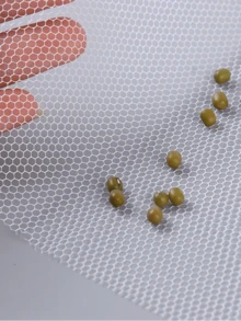 一套DIY自粘式防虫防蚊窗纱，适用于卧室、厨房、浴室和卫生间窗户，可自由裁剪，也可作为户外花园和手推车防护装备，以及防虫窗纱修补胶带。 - 標準款 - 查看 5