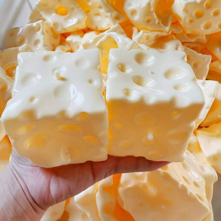 1 món đồ chơi bóp mềm hình pho mát: Đồ chơi bóp mềm hình pho mát Thụy Sĩ dễ thương, mềm mại và đàn hồi chậm, phù hợp cho người lớn, tuyệt vời để chơi trên bàn làm việc và giảm căng thẳng. - NNL29 - Xem 1