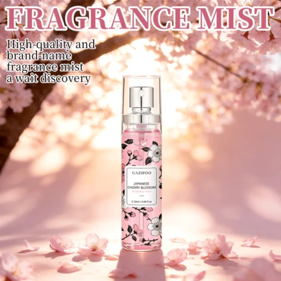 20毫升女士日本樱花花香喷雾，蕴含樱桃、黑醋栗、柠檬、樱花和麝香的香调，小巧瓶身方便携带，持久浪漫的香气，适合工作、学习、约会和用餐等各种场合，是节日送礼的绝佳选择。