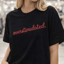 Camiseta de algodón para mujer, camiseta de algodón de talla grande para mujer con estampado "Overstimulated", ideal para uso diario, regalos de cumpleaños, regalos de Navidad, regalos de Halloween o como camiseta conmemorativa para amigos o seres queridos. También adecuada como suéter. Entrega rápida. - Negro - Ver 1