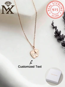 Este colar de prata esterlina 925 é quente e fofo, com um design único que pode ser personalizado com texto gravado. O pingente está na forma de uma pegada e pode ser gravado com os nomes em inglês e datas de nascimento dos membros da família. É um belo acessório de joalheria adequado como presente para mães, familiares, amigos e entes queridos em ocasiões como Ação de Graças, Natal e aniversários. - Multicolorido - Visão 4