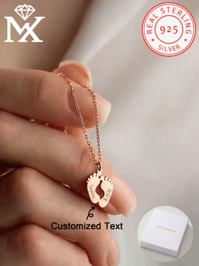 Un collar personalizado de plata de ley 925, cálido y encantador, con un diseño único y un colgante con huella que se puede grabar con los nombres en inglés y los cumpleaños de los miembros de la familia. Es un accesorio de joyería bien hecho, un regalo ideal para madres, familia, amigos y seres queridos en Acción de Gracias, Navidad y aniversarios de cumpleaños.