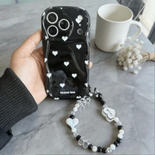兼容 17、17 Pro、17 Pro Max、17 Air、16、15、14、13、12、11 / S26、S25、24、23、22 Ultra、A52、A53、A54、A55、A56、07、A17 / /，防指纹、防震、防摔手机壳。1 件装时尚可爱 Ins 清新爱心图案 + 爱心手链不对称奶油色手机保护壳。 - 黑色 - 查看 4