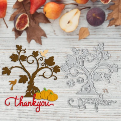 秋季主题切割模具套装，包含秋树、枫叶、南瓜等图案。适用于卡片制作、剪贴簿、纸艺、DIY装饰。压纹设计模具可用于烫金、压纹等工艺，轻松打造艺术感十足的秋季主题作品。