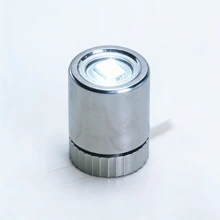 1个超迷你LED灯，提供暖白光和冷白光两种选择。采用简约时尚的设计，体积小巧，光线柔和不刺眼。电池供电，即插即用，无需接线。是装饰娃娃屋和微缩场景的理想照明选择。 - 迷你燈 - 查看 17