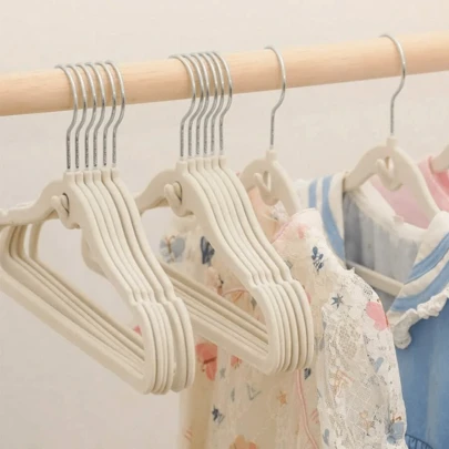 20 قطعة/10 قطع/1 قطعة شماعات أطفال مبطنة متعددة الألوان، شماعات مغلفة مانعة للانزلاق، شماعات مخملية لا تتساقط، خاصة للأطفال والرضع لتنظيم وتخزين الملابس، شماعات صغيرة جميلة مع خطاطيف للربط وتوفير المساحة، شماعات تخزين خزانة الأطفال مانعة للانزلاق وقابلة للتكديس والتجفيف