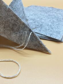 20pcs Pre-Cut Light Gray Felt Fabric, 13*13cm Square Size, Trimmed Edges With No Fraying, Solid Light Gray Matte Fabric, No Cutting Required, Suitable For Various Small DIY Handmade Projects, Felt Dolls, Brooches, Keychain Pendants - Felt Cloth - View 4