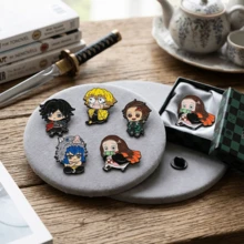 Set de 4 piezas de accesorios de anime caliente "[Título del anime]", llavero de personajes de dibujos animados de moda, colgante de bolso, adecuado para uso diario o como regalo - Multicolor - Ver 6