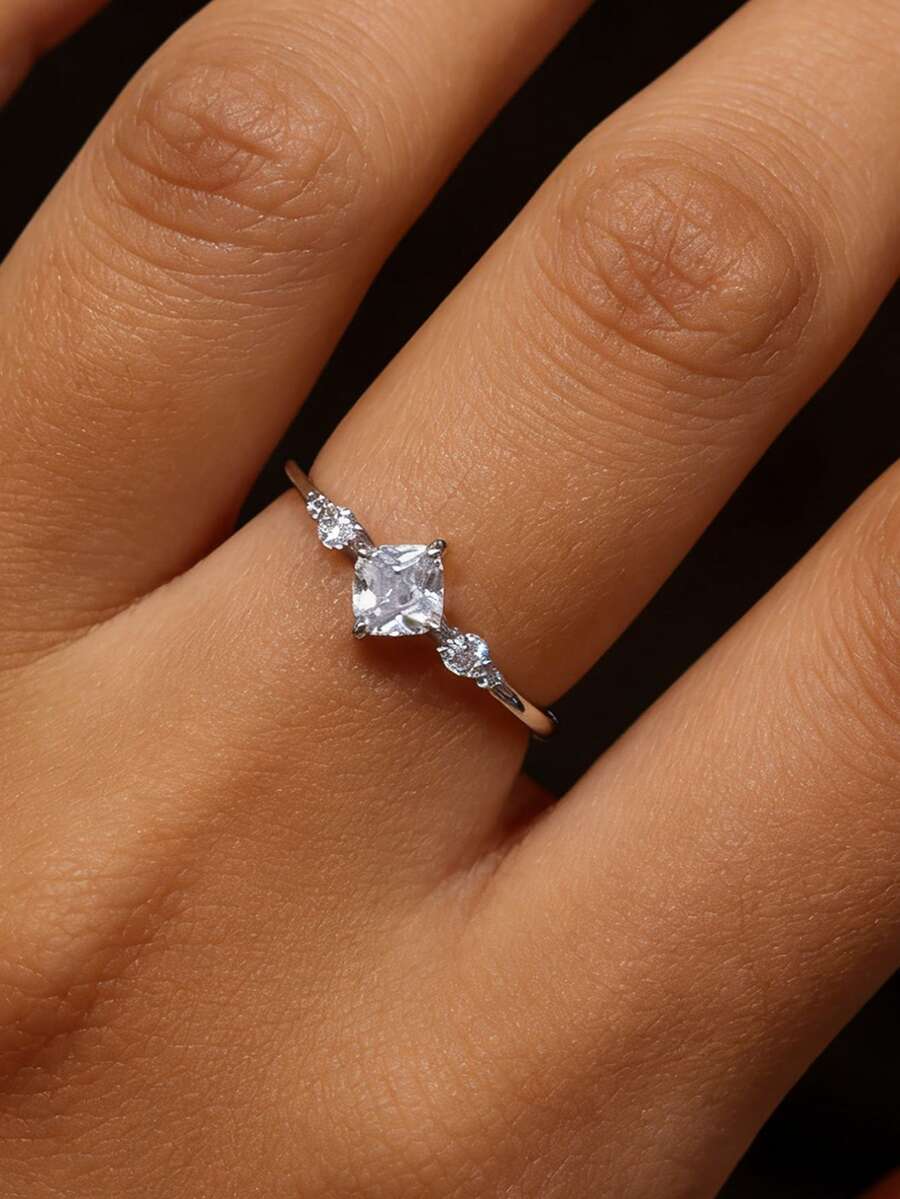 1枚S925纯银合成立方氧化锆几何方形订婚/结婚戒指，女士款，适合日常佩戴、节日和周年纪念日。 - 銀色 - 查看 1