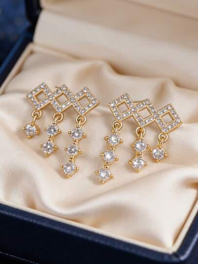 Hoa tai nữ mạ vàng, đính đá Cubic Zirconia toàn bộ, kiểu dáng hình học thanh lịch tối giản, phù hợp cho cả đi làm và đi chơi hàng ngày, món quà lý tưởng cho những người yêu thích thời trang.