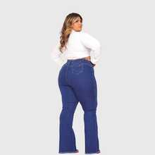 Women's Plus Size High-Waisted Shaping Jeans - Curve Premier Jeans - Light Blue - View 4