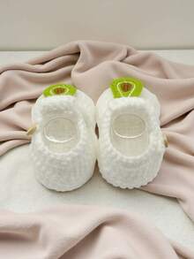 1 đôi dép xăng đan móc thủ công cho trẻ sơ sinh, màu trắng với họa tiết thêu quả bơ, chất liệu mềm mại. - trắng - Xem 7