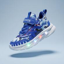 Tenis con luces LED intermitentes para niños pequeños, diseño de dinosaurio con estampado de camuflaje y cierre fácil de poner, suela antideslizante cómoda para uso diario y todas las ocasiones infantiles - Azul - Ver 10
