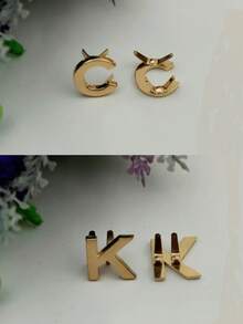 Nhãn chữ cái trang trí túi xách, kích thước 3/4" (16-18mm), lựa chọn từ 26 chữ cái kim loại để trang trí, đinh tán chữ cái kim loại, vật liệu thủ công DIY và trang trí da, phụ kiện thay thế cho túi xách, quần áo (như áo khoác, quần jean), giày dép, thắt lưng hoặc vòng cổ thú cưng. - Nhiều màu - Xem 7