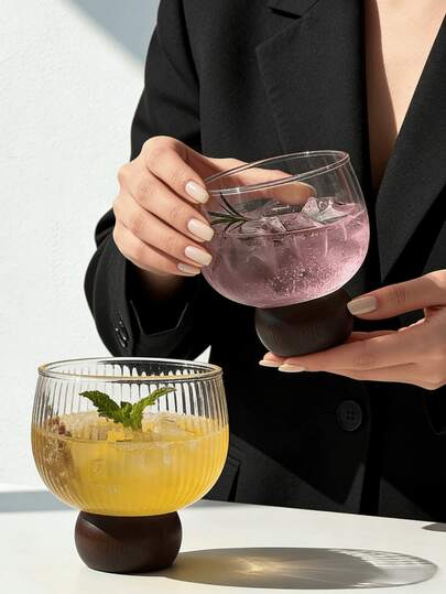 1个复古木脚玻璃杯，创意小众短脚果汁杯，鸡尾酒特饮杯，咖啡杯，送礼佳品，适合家庭、餐厅、咖啡馆、甜品店使用