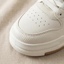 Tenis de mujer con plataforma y suela gruesa, zapatos comodos de mujer de material PU premium, calzado casual de moda estilo urbano y deportivo para uso diario. Estos zapatos para mujer cuentan con diseño de cordones, son transpirables, suaves y antideslizantes. Tenis tipo skate que aumentan la altura. - Blanco - Ver 5