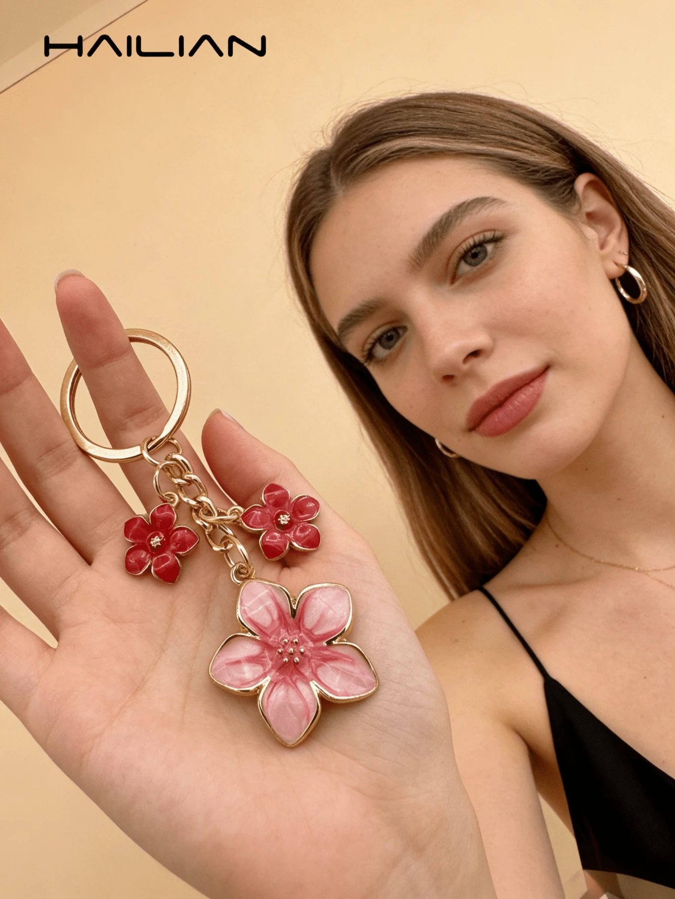 HAILIAN 1个樱花造型钥匙扣，轻巧优雅的樱花设计，适合挂在包包上，也可作汽车钥匙链，情侣礼物，生日礼物，节日礼物。