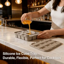 Khay làm đá 12 ngăn bằng silicon có nắp đậy, khuôn dẻo, dễ lấy đá ra. Lý tưởng để làm các loại cocktail/whisky trong suốt, nước dùng và chuẩn bị bữa ăn. Có thể rửa bằng máy rửa chén và tái sử dụng. - Nhiều màu - Xem 3