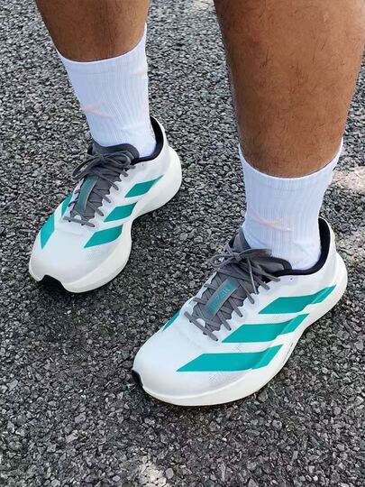  Giày chạy bộ cổ thấp adidas Adizero Evo SL thời trang và thoải mái dành cho nam, màu trắng và xanh lá cây.