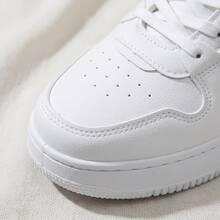 Tenis de hombre y zapatos para hombre de cuero sintético PU con suela de goma EVA transpirables, calzado casual cómodo y ligero de  urbana, zapatillas deportivas con cordones de estilo versátil y elegante, calzado resistente al desgaste y antideslizante con suela suave para caminar, sneakers de moda con diseño ergonómico y transpirabilidad superior. - Blanco - Ver 5