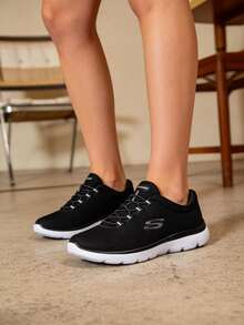 Skechers 女士套脚运动鞋，减震休闲跑步鞋，日常健身鞋 12985-BKW - 黑色/白色 - 查看 1