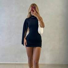 Short, Sheath Dress With One Side Sleeve And Blogger-Style Collar. - 黑色 - 查看 2