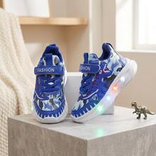 Tenis con luces LED intermitentes para niños pequeños, diseño de dinosaurio con estampado de camuflaje y cierre fácil de poner, suela antideslizante cómoda para uso diario y todas las ocasiones infantiles - Azul - Ver 4