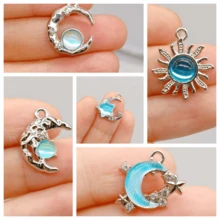 12件套Y2K风格吊坠饰品套装，包含蝴蝶、云朵、星星、太阳、爱心、月亮、皇冠等图案，适合DIY项链、耳环、手链等饰品制作。 - 彩色 - 查看 14