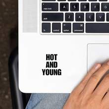 Stiker Teks Bahasa Inggris Minimalis HOT AND YOUNG, Stiker Dekoratif yang Dipersonalisasi, Stiker Vinyl Tahan Air - Permukaan Matte, Stiker Bumper Perekat Diri, Cocok untuk Mobil, Jendela, Laptop, Truk, Botol Minum - Desain Serbaguna, Stiker Mobil - vinil - View 7