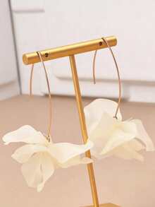 1 Pair Fashion Vacation Style Acrylic Flower Petal Earrings, Women Jewelry - Beige - View 1