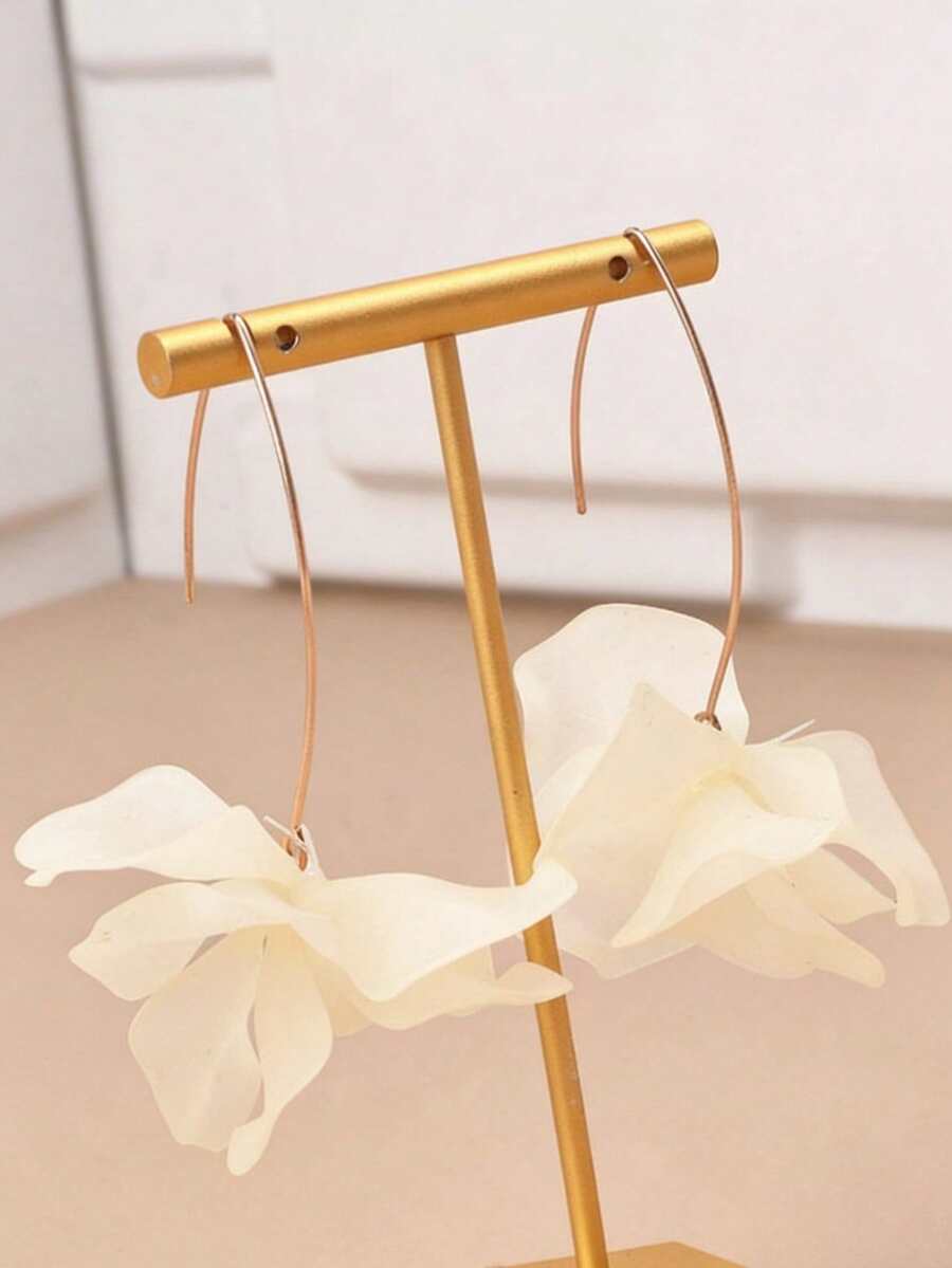 1 Pair Fashion Vacation Style Acrylic Flower Petal Earrings, Women Jewelry - Beige - View 1