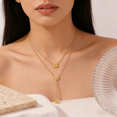 1 chiếc vòng cổ chữ Y ba lớp hoa cúc tinh tế, sang trọng, đa năng dành cho nữ, thích hợp cho các buổi hẹn hò và tiệc tùng.