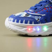 Tenis con luces LED intermitentes para niños pequeños, diseño de dinosaurio con estampado de camuflaje y cierre fácil de poner, suela antideslizante cómoda para uso diario y todas las ocasiones infantiles - Azul - Ver 9