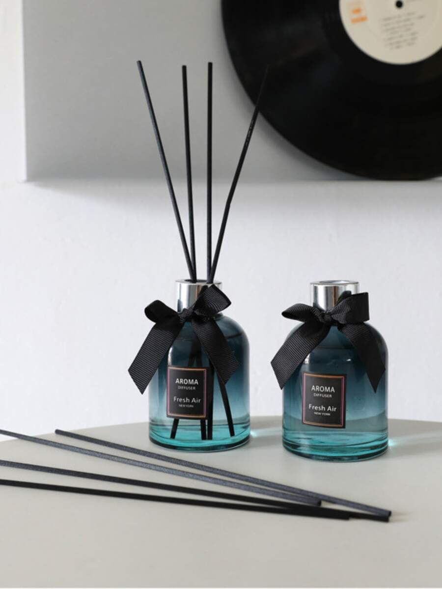 蓝宝石釉面香薰机：一款入门级香薰机，为您的生活增添一丝精致格调，让您的桌面焕发奢华气息。它不仅是一款香薰机，更是一件提升生活品质的精美艺术品。持久留香，是馈赠亲朋好友和同事的贴心之选。