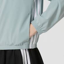 Áo khoác chạy bộ dài tay có mũ, khóa kéo, dáng rộng, ba sọc đặc trưng của adidas dành cho nữ. - xanh chanh - Xem 4