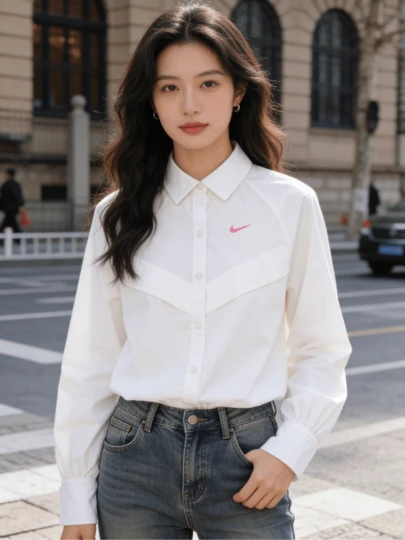  Camiseta Nike Sportswear de manga larga extragrande con cuello en V para mujer, color blanco marinero