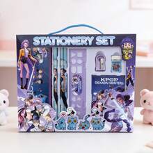 Hasbro K-POP主题全套文具套装 - 包括铅笔、尺子、卷笔刀、橡皮擦和其他K-POP偶像团体必备用品。采用优质耐用材料制成，并印有生动的偶像人物图案。礼盒包装，是返校、日常学习、桌面整理和创意项目的理想之选。是送给K-POP粉丝、偶像团体爱好者、学生、文具爱好者和收藏家的完美礼物。 - 彩色 - 查看 5