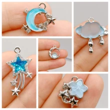 12件套Y2K风格吊坠饰品套装，包含蝴蝶、云朵、星星、太阳、爱心、月亮、皇冠等图案，适合DIY项链、耳环、手链等饰品制作。 - 彩色 - 查看 13